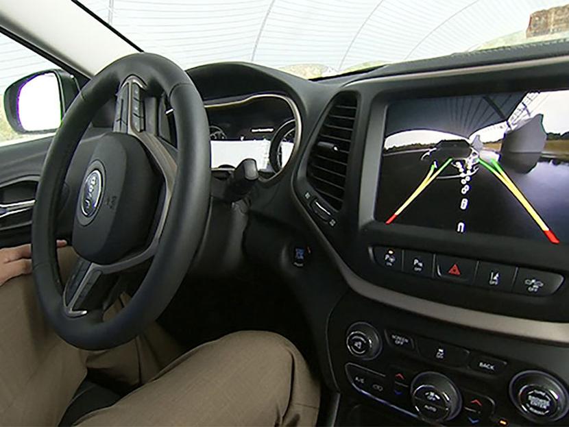 Demasiada tecnología en tu auto, lejos de ayudarte, ¿te confunde?. Foto AP