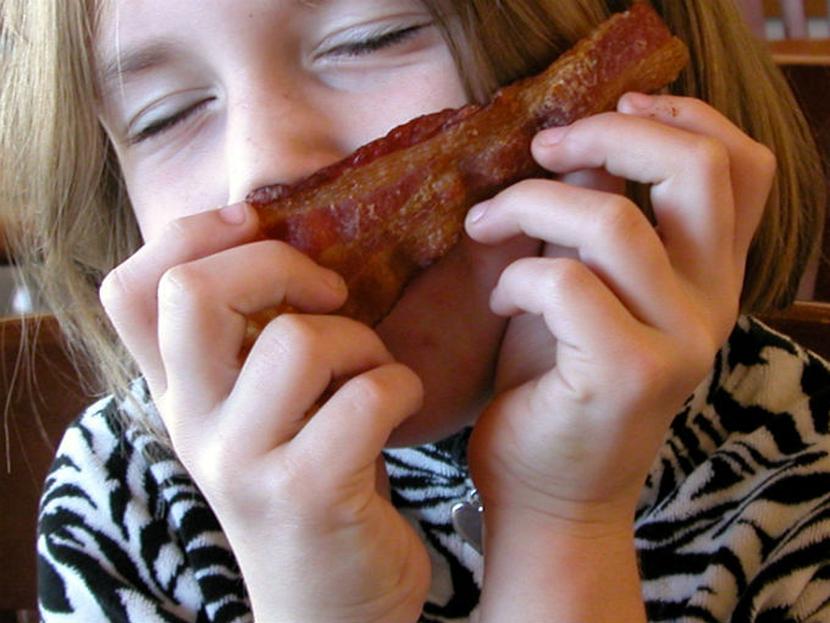 De acuerdo con el comunicado de la OMS, ingerir a diario una porción de 50 gramos de carne procesada eleva el riesgo de padecer cáncer colorrectal en un 18 por ciento. Foto: Flickr sidereal [CC BY-NC-ND 2.0]