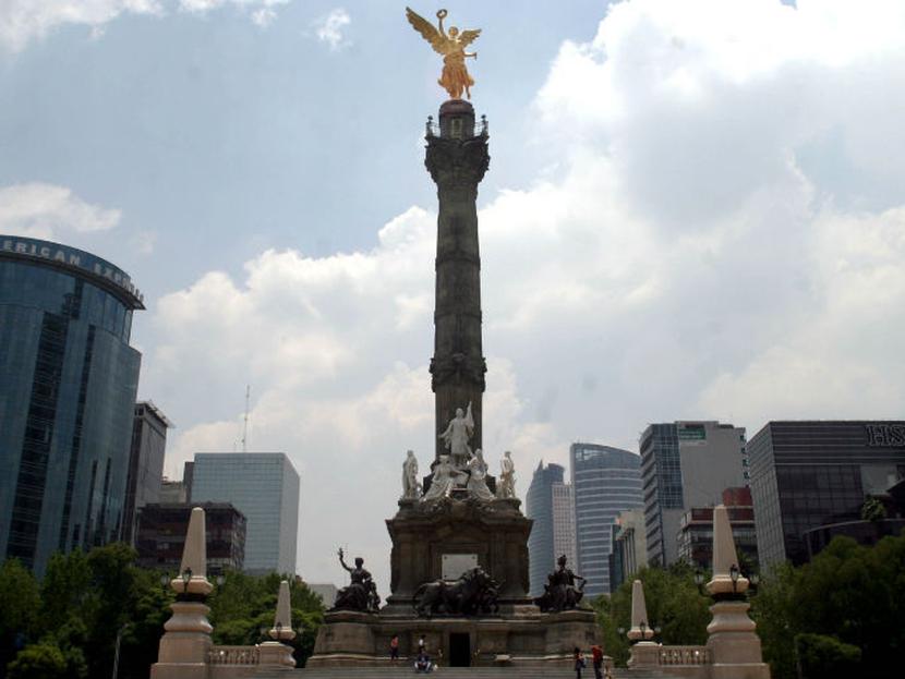 Aproximadamente son 3 metros de hundimiento los que se registran el área del Ángel de la Independencia. Foto: Cuartoscuro.