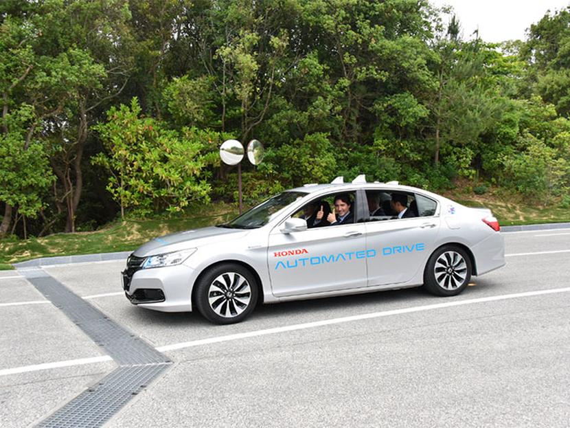 Varios líderes del G7 realizaron hoy trayectos de prueba a bordo de coches sin pilotos durante la cumbre de Ise-Shima. Foto: Reuters