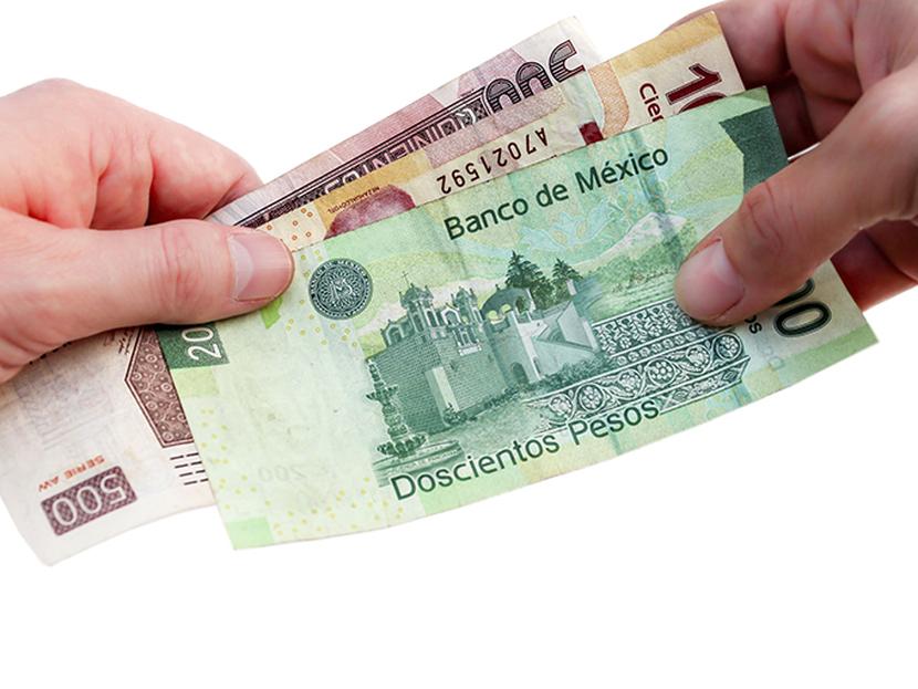 Las familias en México han optado por financiar sus compras a través de créditos personales o de nómina, que mediante el uso de las tarjetas de crédito. Foto: Especial