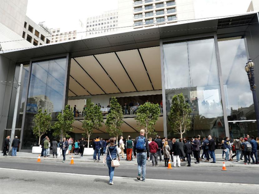 Excélsior visitó con diversos directivos de Apple la nueva tienda en Union Square que será semejante a la que traigan a México. Foto: Reuters