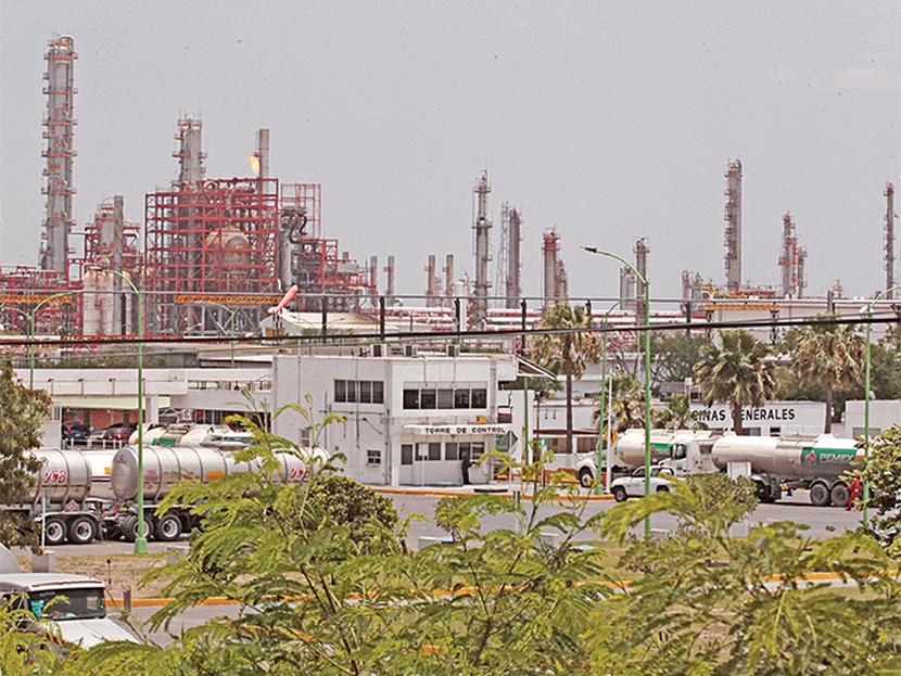 La falta de agua en Nuevo León mantiene en paro a la refinería  de Cadereyta, lo que podría llevar a importar más petrolíferos. Foto: Quetzalli González/Archivo