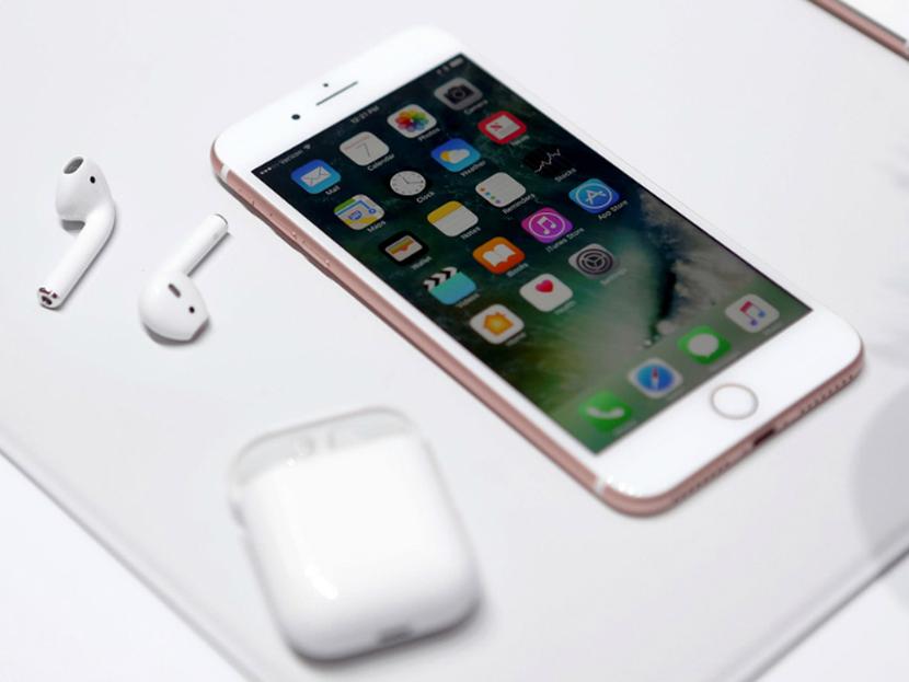 Los suministros para la versión más grande del nuevo teléfono de Apple se han agotado y los pequeños iPhone 7 de color negro también se han agotado por completo. Foto: Especial.