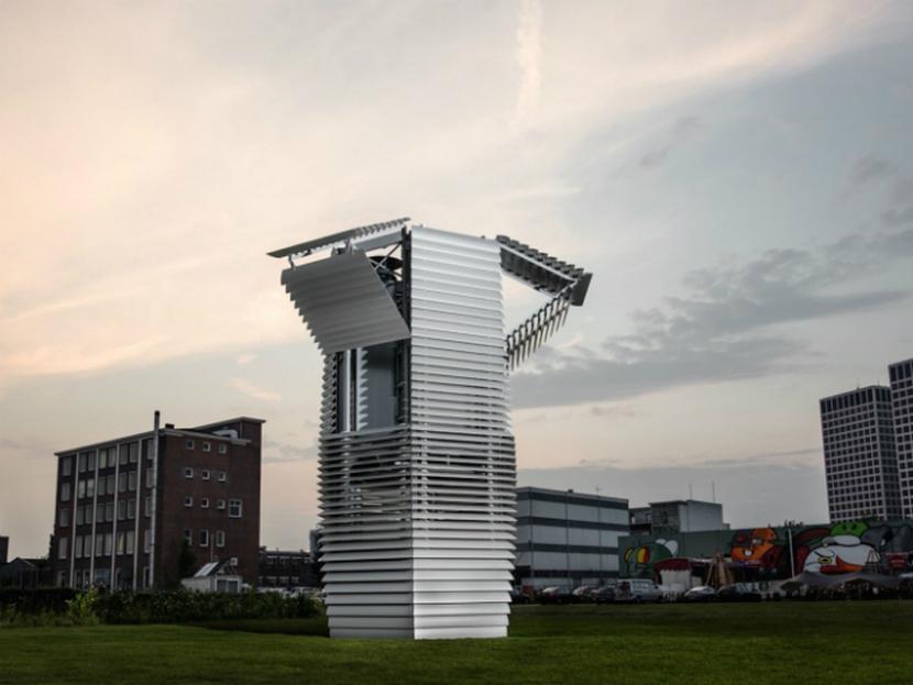 Consta de una estructura de metal de 7 metros de alto que aspira smog y expulsa aire limpio. Foto: Especial