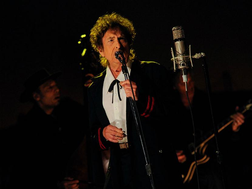 Bob Dylan aceptó el premio Nobel de Literatura, informó la Academia Sueca, añadiendo que el legendario cantautor quedó 