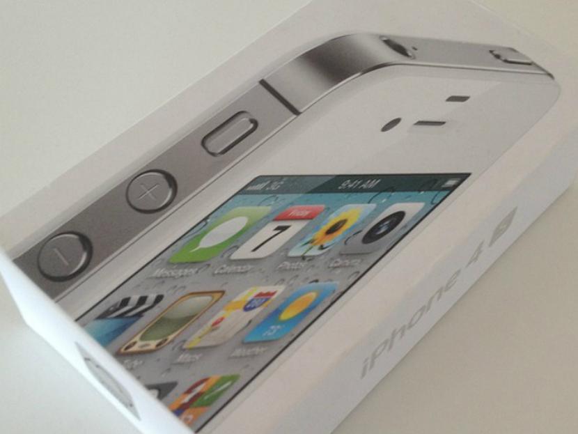 Con este teléfono se lanzó el iOS 5, cuya característica más destacada era que ya incluía al asistente personal Siri. Foto: Pixabay.