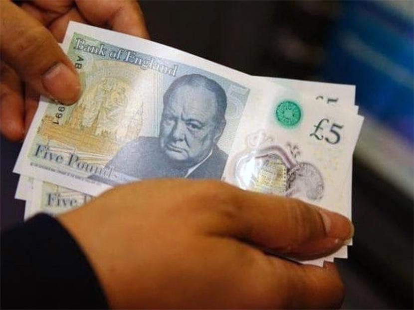 El Banco de Inglaterra confirmó en Twitter que los billetes contienen una cantidad mínima de una substancia conocida como sebo. Foto: AP