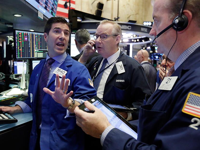 El S&P 500 cerró a menos de 2,100 puntos por primera vez desde el 7 de julio. Foto: AP