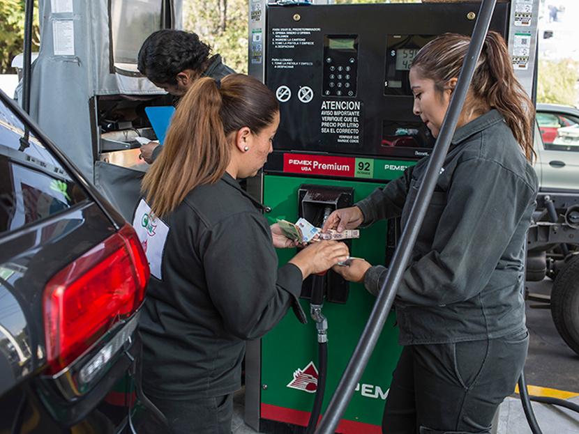 Los precios de la gasolina serán diferentes en varias regiones del país, pues dependerán de los costos de llevar los combustibles a cada estado. Foto: Cuartoscuro