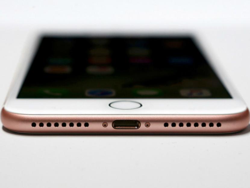 En el iPhone 7 removió la tradicional entrada para audífonos. Foto: Reuters.