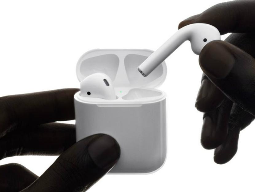 Los usuarios podrán localizar los audífonos inalámbricos AirPods desde la aplicación Buscar mi iPhone. Foto: Apple.