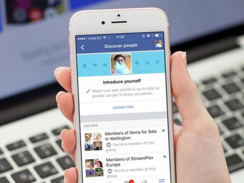 Facebook ya planea incorporar una nueva herramienta para unir a personas con intereses en común al estilo Tinder. Foto: Especial.