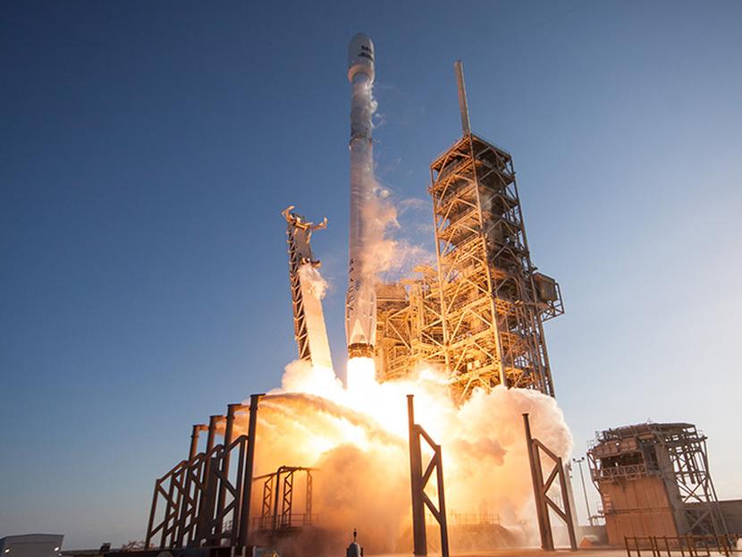 Space X logra volar un cohete reutilizado y vuelve a la Tierra
