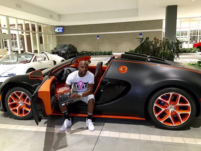 El popular boxeador quiere actualizar su colección de autos deportivos por el vehículo más reciente de Bugatti, el Chiron. Foto: Instagram