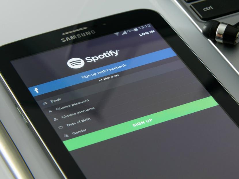Usuarios de Spotify han denunciado que la plataforma de música les ha hecho un cargo indebido. Foto: Pixabay.