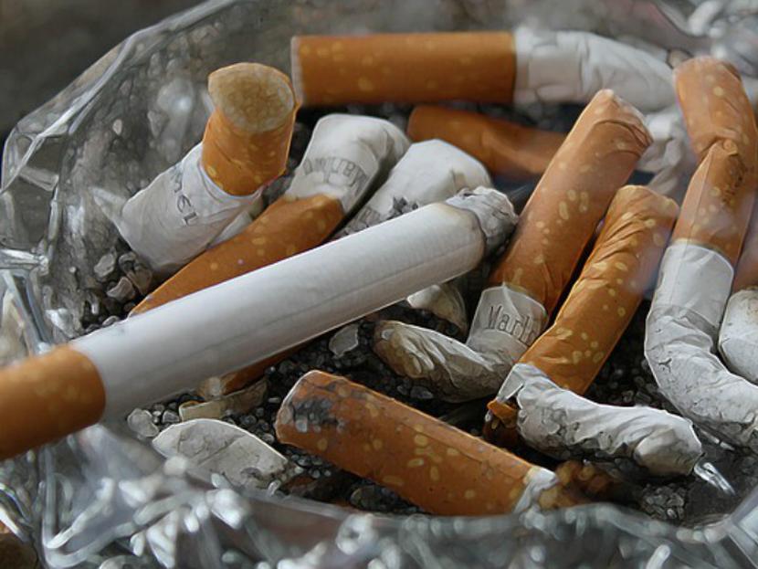 Cerca de 226 millones de adultos fumadores en todo el mundo viven en condiciones de pobreza. Foto: Pixabay.
