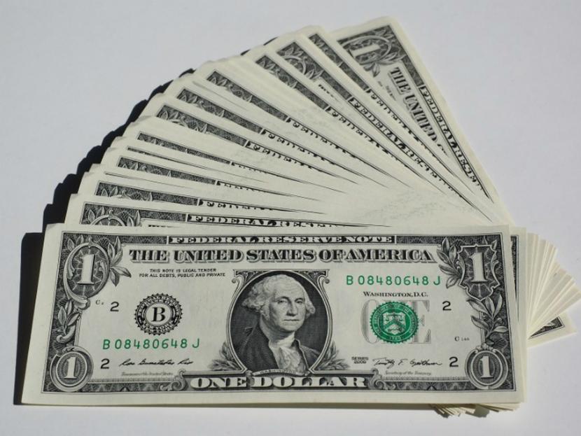 La divisa norteamericana cedía 10 centavos. Foto: Archivo