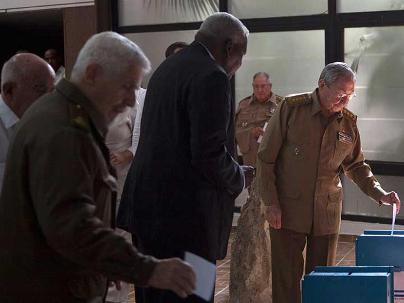 Cuba convoca a elecciones previas al relevo de Raúl Castro