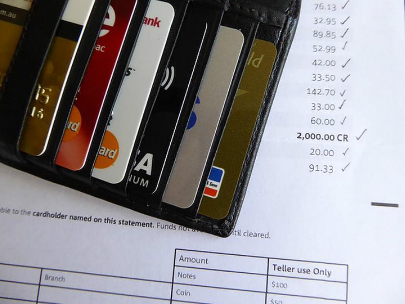 Se recomienda no contraer deudas que impliquen destinar más del 30% de tu sueldo para pagar una tarjeta de crédito. Foto: Pïxabay.