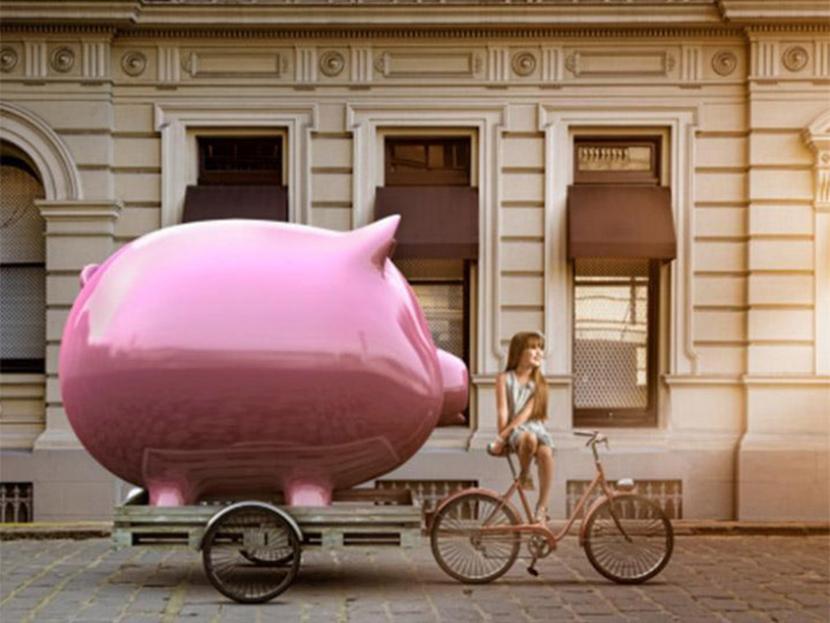 Para lograr que tus ahorros trabajen para ti, es necesario que te atrevas a dar el siguiente paso: la inversión. Foto: Getty