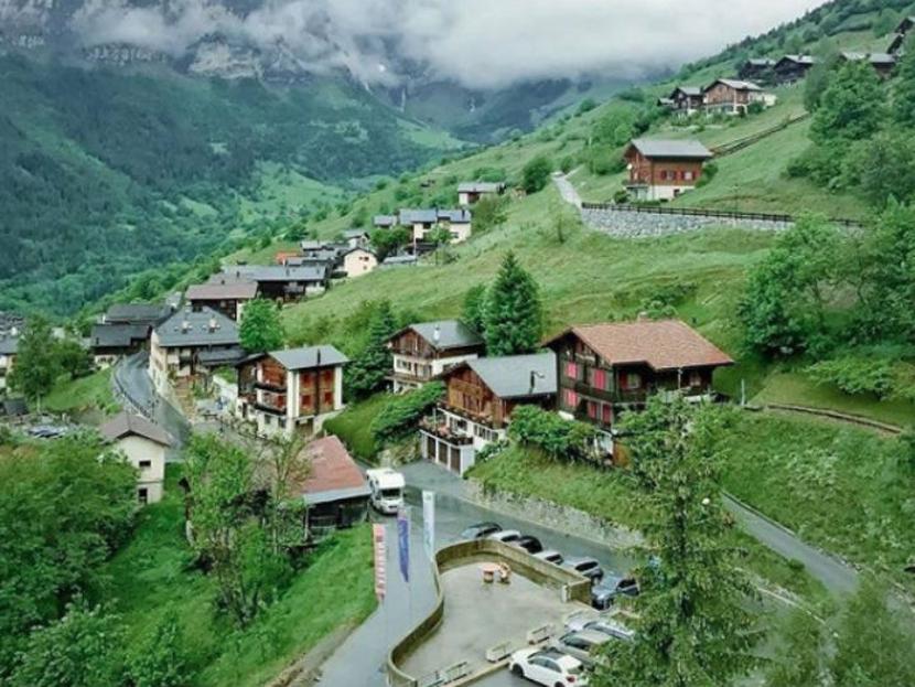 El incentivo está diseñado para revertir una rápida caída de la población en la comunidad de montaña de Albinen, en el pintoresco cantón de Valais. Foto: Especial