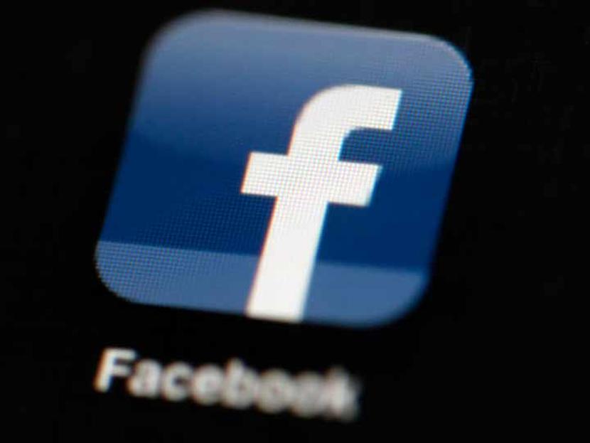 Facebook ahora reconoce algo que muchos ya saben: la revisión pasiva en las redes sociales puede hacerte sentir mal. Foto: AP