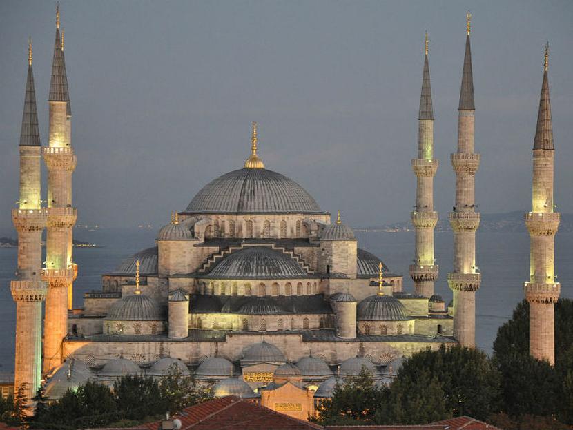 ¿En qué parte del mundo podrías vivir la experiencia de estar en dos continentes al mismo tiempo? La respuesta está en Turquía. Foto: Especial