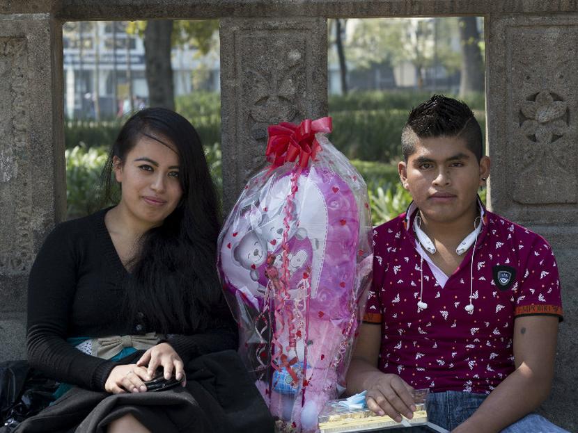 El 79% de los mexicanos celebrará en pareja el 14 de febrero, día de San Valentín, según un sondeo de Tiendeo. Foto: Cuartoscuro.