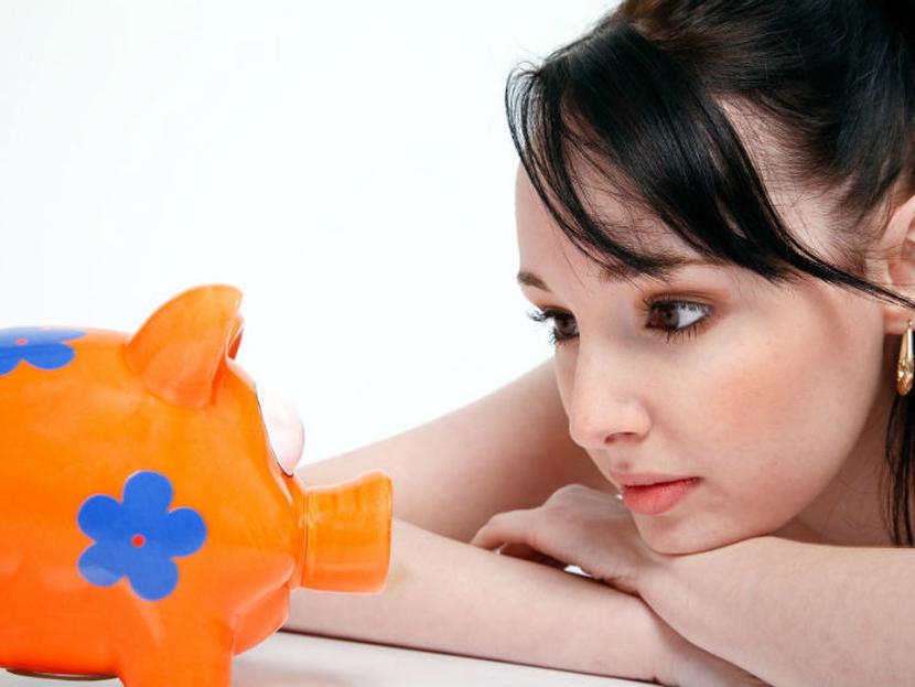 Tu primer sueldo podría crearte hábitos que condenan tu retiro. Foto: Pixabay