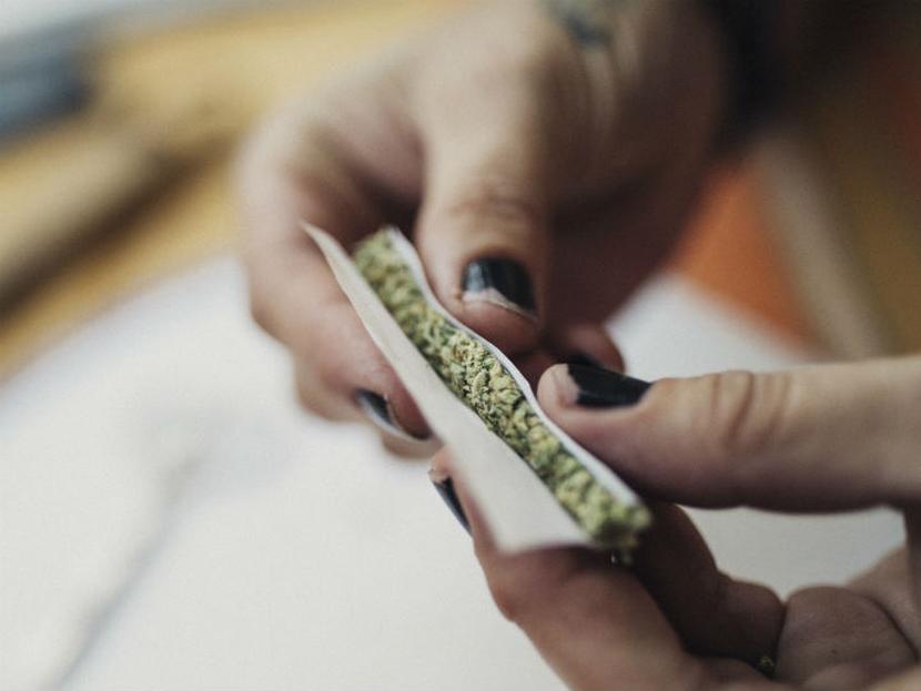 El camino para legalizar la mariguana está sembrado: cualquier ciudadano ya puede obtener un permiso para consumir de forma recreativa la hierba. Foto: iStock