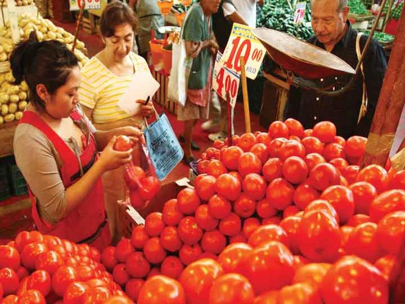 Para los tomateros, cancelar el acuerdo que suspendía una investigación por dumping en tomate rojo fue una maniobra ilegal de EU / Foto: Notimex