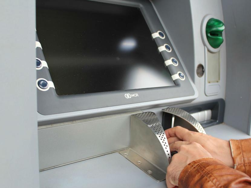 Los bancos ofrecen pagar servicios o consultar saldos, así como hacer retiros en cajeros automáticos por medio de claves de referencia. Foto: Pixabay