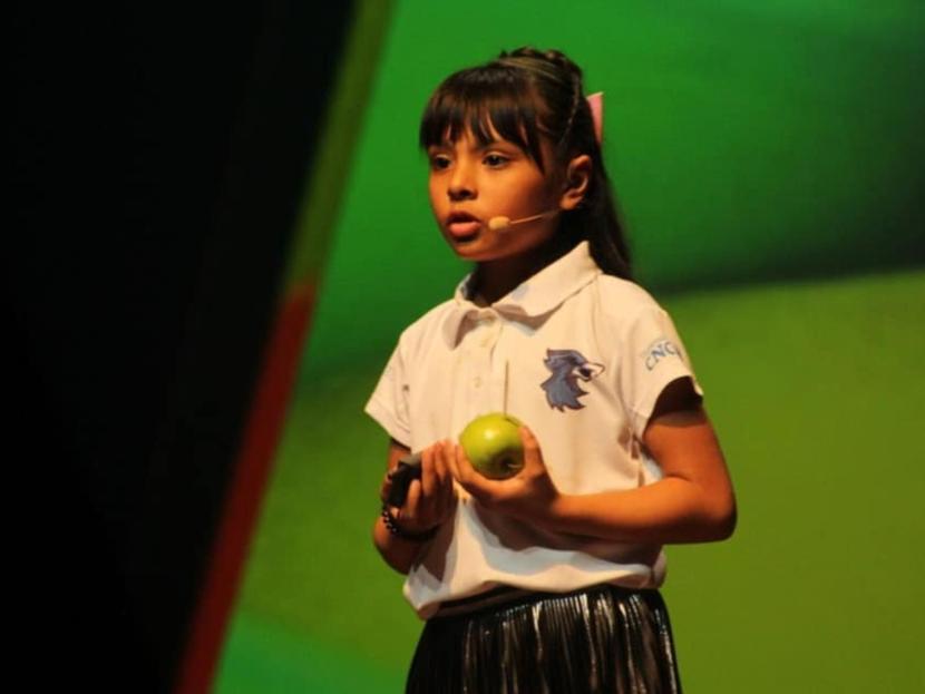 Adhara, la niña mexicana que es más inteligente que Einstein 