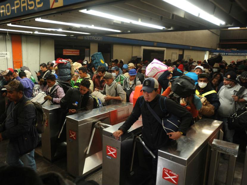 Un millón de personas se saltan el torniquete cada día en el Metro de CDMX. Foto: Cuartoscuro