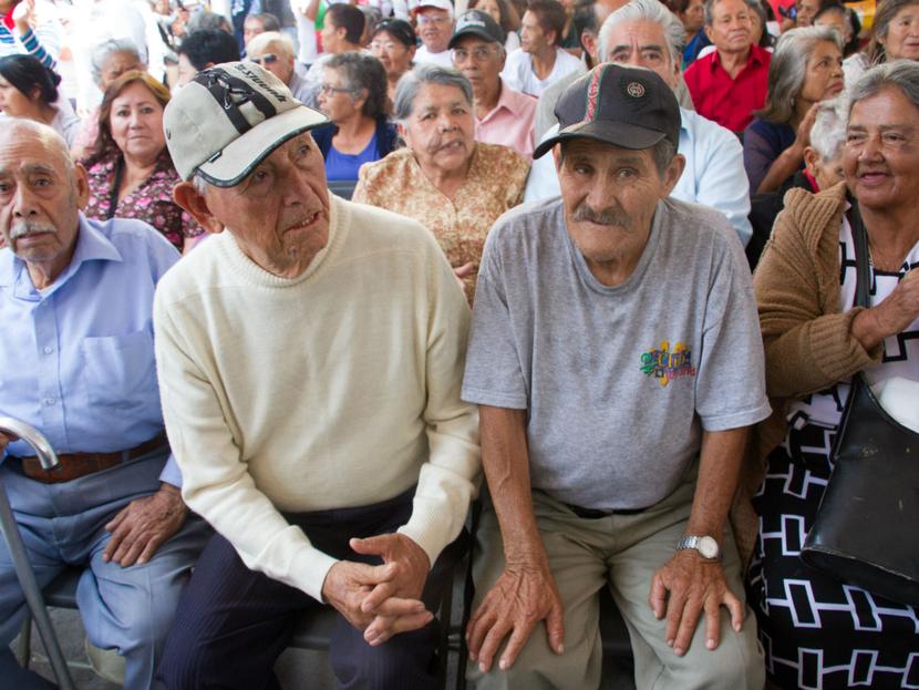 Los pagos de pensiones para los adultos mayores serán adelantados por un monto de casi 42 mil millones de pesos. Foto: Cuartoscuro 