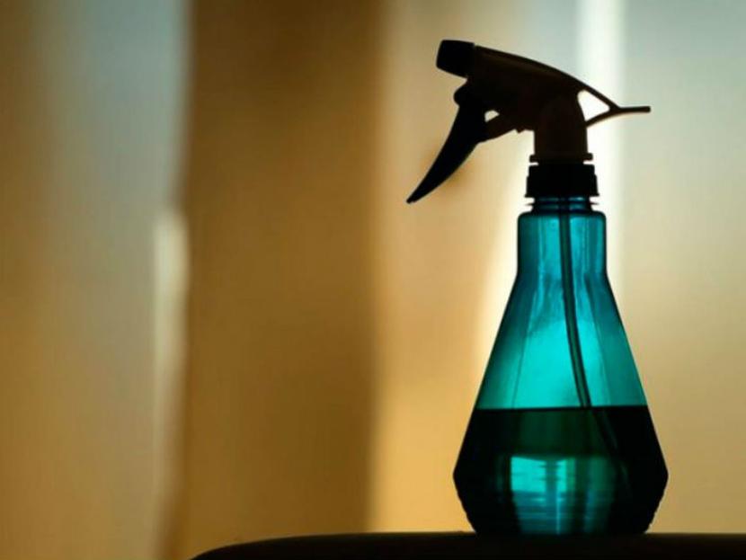 Si en la tienda no encontraste desinfectante, estas son dos formas de hacerlo en casa. Foto: iStock