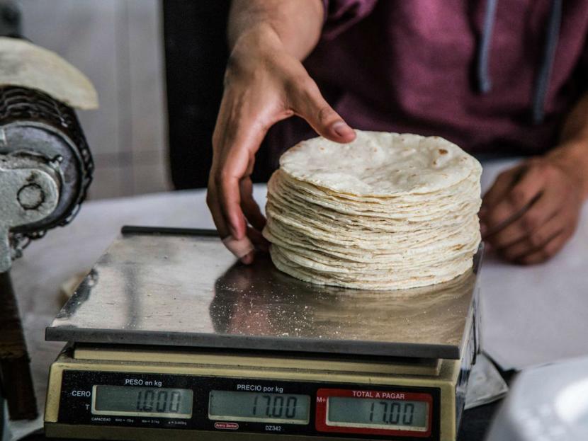 Prepara tu billetera, a partir de este martes el kilo de tortilla aumentará entre 2 y 4 pesos. Foto: Cuartoscuro 