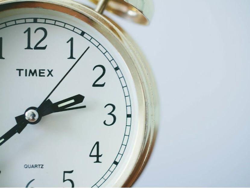 Al adelantar una hora nuestro horario amanecerá tarde. Foto: Pixabay
