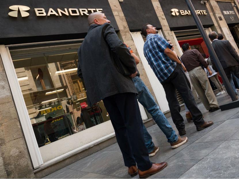 A partir de este miércoles los bancos de la Ciudad de México cambiaran sus horarios de atención. Foto: Cuartoscuro 