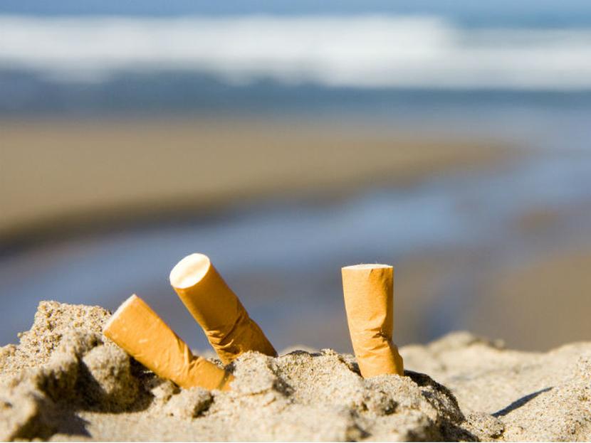 La propuesta busca prohibir que se fume o que se distribuyan productos de tabaco en las playas mexicanas, así como áreas naturales protegidas. Foto: iStock