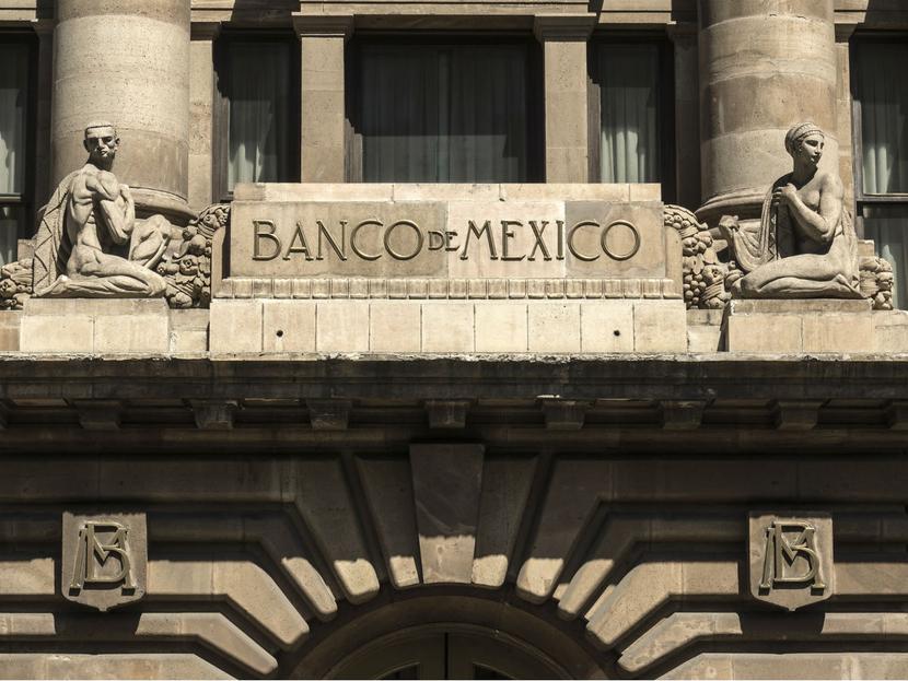 El gobernador del Banco de México (Banxico), Alejandro Díaz de León, advirtió que la recuperación económica de México depende ampliamente de Estados Unidos. Foto: iStock 