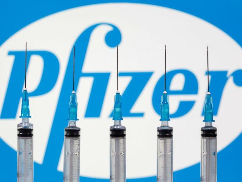 El canciller, Marcelo Ebrard, anunció que este sábado 26 de diciembre llegarían 42,900 vacunas de Pfizer . Foto: Reuters.