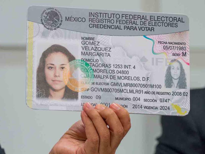 El INE informó que las credenciales para votar cuya vigencia fue en 2019 o 2020, aún son válidas como mecanismo de identificación. Foto: Cuartoscuro.