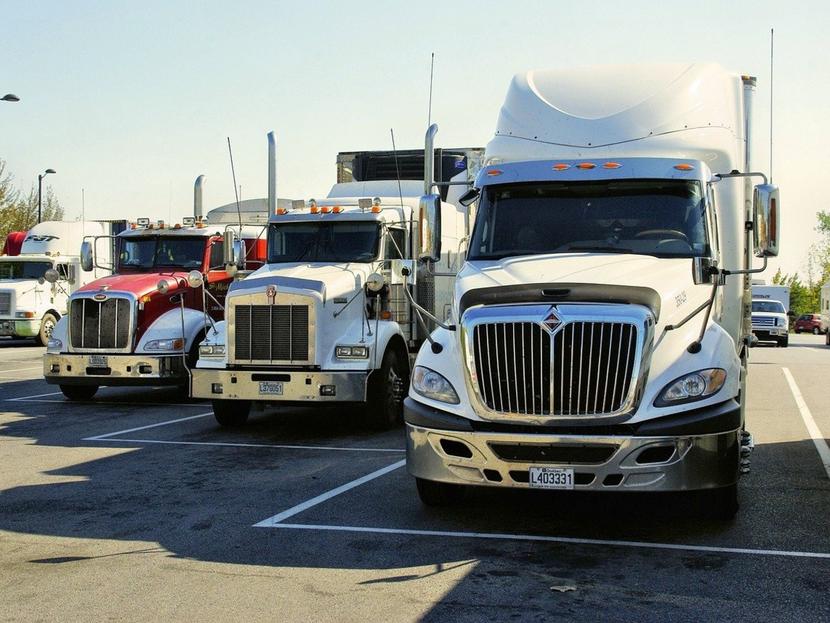 La compañía de camiones, Sisu Energy, lanzó vacantes de empleo para conductores de camión en el sur de Texas, EU. Foto: Pixabay