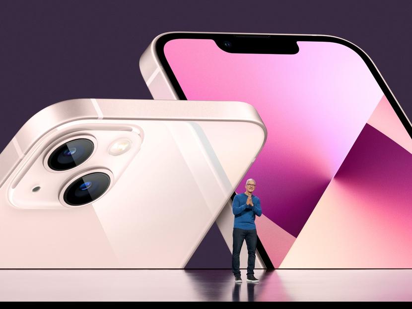 La tecnología de Apple nos sorprendió nuevamente con el nuevo iPhone 13. Sin embargo, este dispositivo sería considerado un lujo debido a que el precio del equipo puede rebasar los 41 mil pesos. Foto: Reuters 