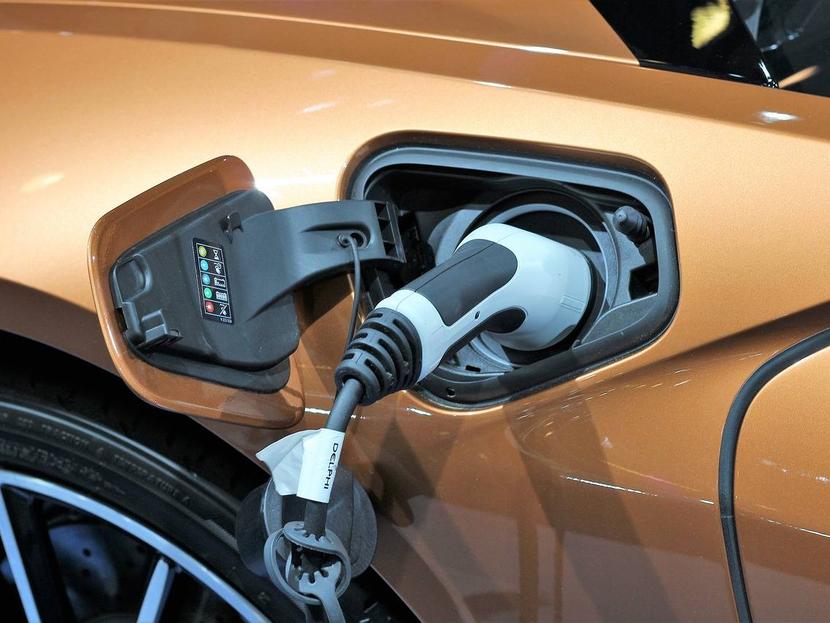 Ford junto y la Universidad de Purdue están desarrollando un nuevo tipo de cable para cargar las baterías de autos eléctricos en aproximadamente el mismo tiempo que se tarda en llenar un tanque de gasolina. Foto: Pixabay 