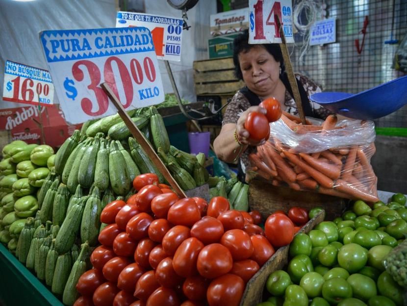 Los especialistas económicos prevén que el índice de inflación en México se mantendrá por encima del rango objetivo del 3% +/- un punto porcentual, tras colocarse en 6.24% interanual. Foto: Cuartoscuro 