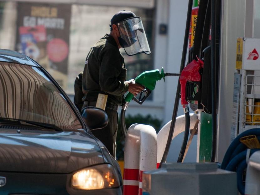 Al gobierno federal le ha costado 79 mil 401 millones de pesos el estímulo fiscal que se aplica al precio de los combustibles automotrices para contener el alza en el precio de las gasolinas. Foto: Cuartoscuro 