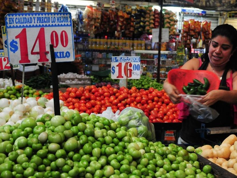 Los especialistas económicos consultados por Reuters prevén que el índice de inflación en México se mantendrá por encima del rango objetivo del 3% +/- un punto porcentual. Foto: Cuartoscuro 